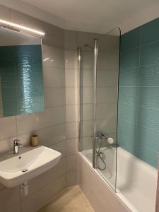 A bathroom at ERKEL 18 APARTMAN