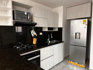 Kuchyňa alebo kuchynka v ubytovaní Hermoso Apartamento Cali Sur