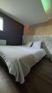 Ένα ή περισσότερα κρεβάτια σε δωμάτιο στο Les Chalets en Ruynes 2 +13 φωτογραφίες