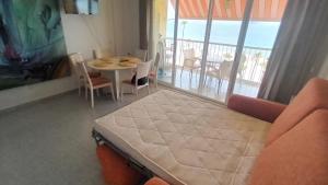Et opholdsområde på APARTAMENTO SúITE ACAPULCO FIRST LINE BENIDORM BEACH + 64 billeder