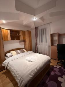 a bedroom with a large white bed in a room at Special apartment NADEVA in Suceava