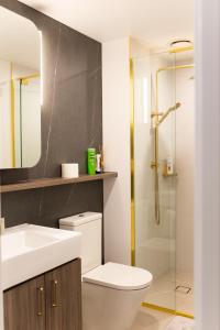 Koupelna v ubytování Apartment next to public station, BoxHill Central, 2 Bedrooms, free parking and wifi