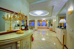 a large room with a lobby with a reception desk at Hotel Holiday Park in Warsaw