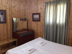 Postel nebo postele na pokoji v ubytování Pervolaris Cottages 2