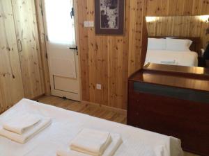 Postel nebo postele na pokoji v ubytování Pervolaris Cottages 2