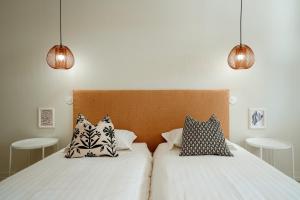 two beds sitting next to each other in a bedroom at CICAS VILLA in Albufeira