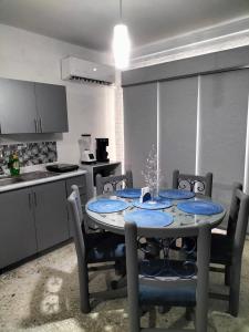 Kuchyň nebo kuchyňský kout v ubytování LOFT PLAYAS "B" , a unos pasos del malecon, zona dorada y letras