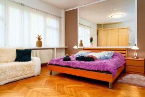 A bed or beds in a room at Moonlight Deluxe Suite