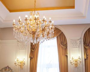 a chandelier in a room with a window at Hotel Holiday Park in Warsaw