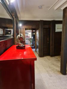 a red counter with a vase on top of it at Hotel Sonetto in Santiago