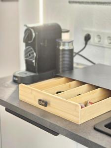 Design I Gewölbe I sanierter Pferdestall I EuropaPark I Boxspring I Nespresso I Terrasse I Parkplatz的厨房或小厨房