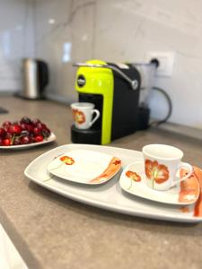 a counter with two plates and a cup of coffee at Green Residence by the beach in Golem