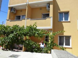 Budova, v ktorej sa apartmán nachádza