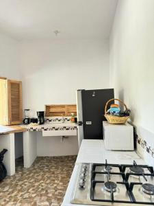 a kitchen with a stove and a counter top at Casa Lucy Oaxaca in San Pedro Pochutla