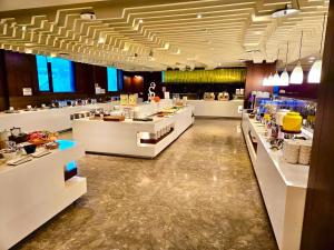 a restaurant with white counters and a buffet at HiYesHotel勤天商旅-花蓮館 in Hualien City