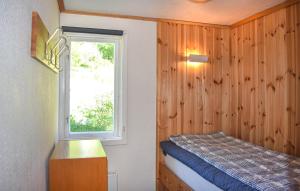 Ліжко або ліжка в номері Amazing Home In Markaryd With Lake View