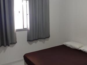 Postel nebo postele na pokoji v ubytování Apartamento 101 com vista da piscina e mar