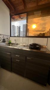 REST APARTMENT IN THE POBLADO的厨房或小厨房