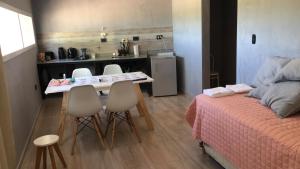 Arenas apart hotel客房内的一张或多张床位