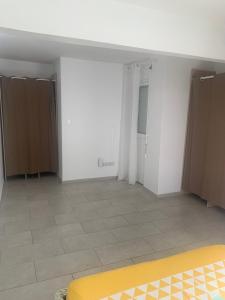 Fotografie z fotogalerie ubytování F3 dans maison individuelle avec jardin arboré v destinaci Le Lamentin