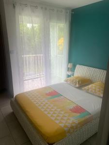 Postel nebo postele na pokoji v ubytování F3 dans maison individuelle avec jardin arboré