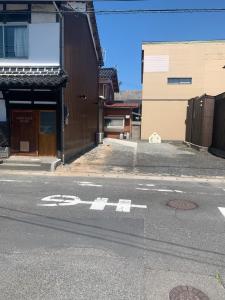 an empty street with a bike sign on the road at 貸し切りゲストハウスsai2nd in Yasugi