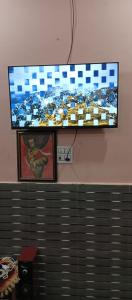 TV a/nebo společenská místnost v ubytování RADHA APARTMENTS Stay + 30 fotografií