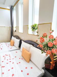Postel nebo postele na pokoji v ubytování Gia An Hotel-Cần thơ