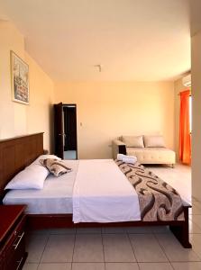 Letto o letti in una camera di HOTEL SUEÑOS BEACH