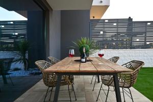 a wooden table with two glasses of wine on it at Apartmani Vito in Biograd na Moru