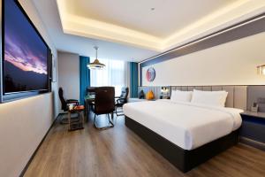 Letto o letti in una camera di Mehood Hotel Hanzhong Central Plaza