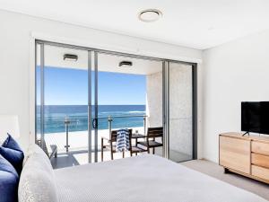 TV a/nebo společenská místnost v ubytování White Sails 3 - Views over Convent Beach