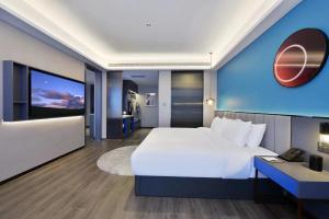 Letto o letti in una camera di Mehood Hotel Hanzhong Central Plaza