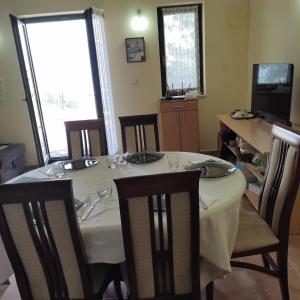 TV a/nebo společenská místnost v ubytování Apartment Bane