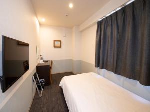 Postel nebo postele na pokoji v ubytování Hotel Taiyo Noen Tokushima Kenchomae