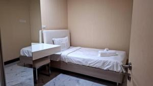 a small room with a bed and a sink at LIV@5 Condominium in Makkasan
