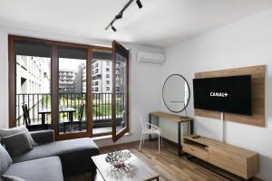 Televízia a/alebo spoločenská miestnosť v ubytovaní Luxury Apartment Zablocie WiFi Air Conditioning