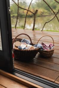 two baskets sitting on a window sill on a porch at Ekko tiny house in Philippeville