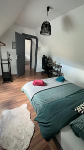 a bedroom with a bed and a table with a chair at En plein cœur du village Appartement lionceau in Riquewihr