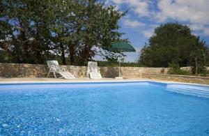 Bazén v ubytování Holiday Home in Paradies nebo v jeho okolí