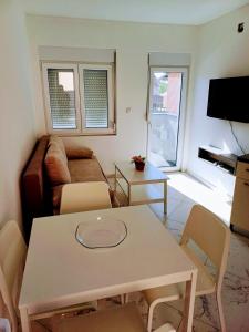 Μια τηλεόραση ή/και κέντρο ψυχαγωγίας στο UNA apartman