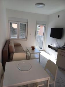 Μια τηλεόραση ή/και κέντρο ψυχαγωγίας στο UNA apartman