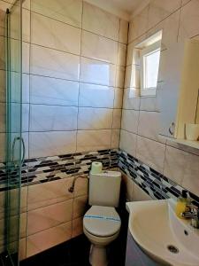 Ένα μπάνιο στο UNA apartman