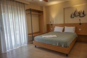 a bedroom with a bed with two towels on it at EPIVATES FAMILY Apartment in Neoi Epivates