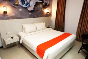 Uma cama ou camas num quarto em Halogen Hotel Airport Surabaya