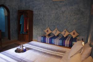 Postel nebo postele na pokoji v ubytování Riad Azenzer