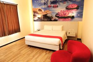 Uma cama ou camas num quarto em Halogen Hotel Airport Surabaya