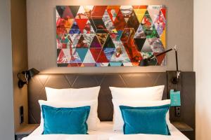 Uma área de estar em Motel One Frankfurt-Römer