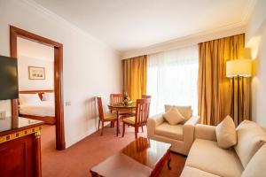 Χώρος καθιστικού στο Azal Pyramids Hotel
