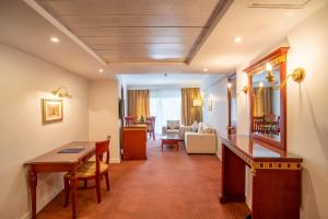 Ένα ή περισσότερα κρεβάτια σε δωμάτιο στο Azal Pyramids Hotel